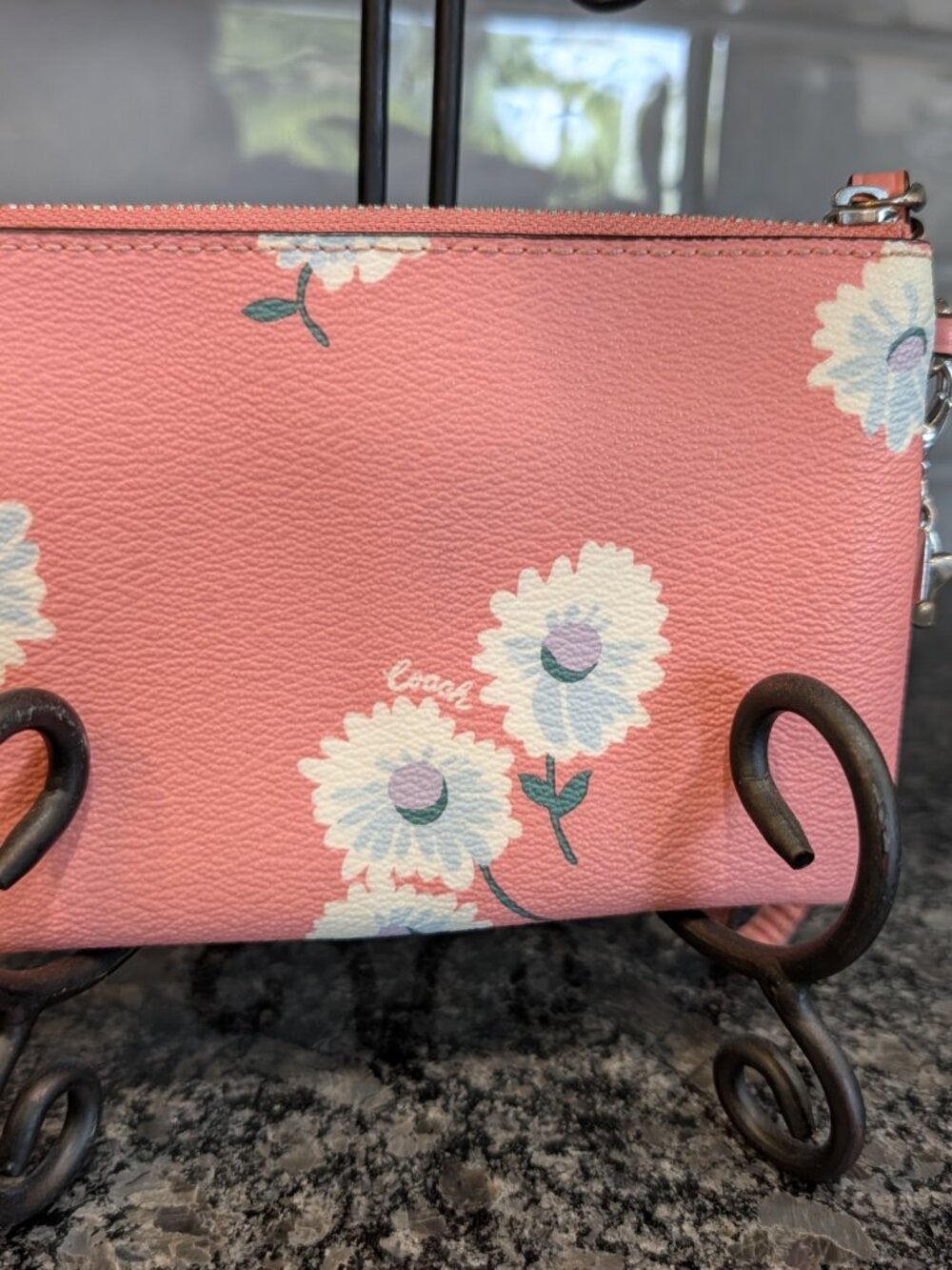 Coach, zip wristlet - Picture 2 of 4